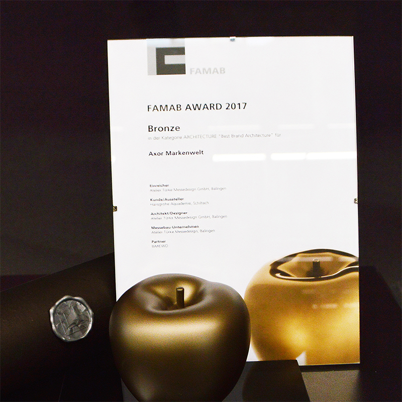 FAMAB Award 2017, Bronze-Auszeichnung für Atelier Türke, Urkunde mit Trophäen.
